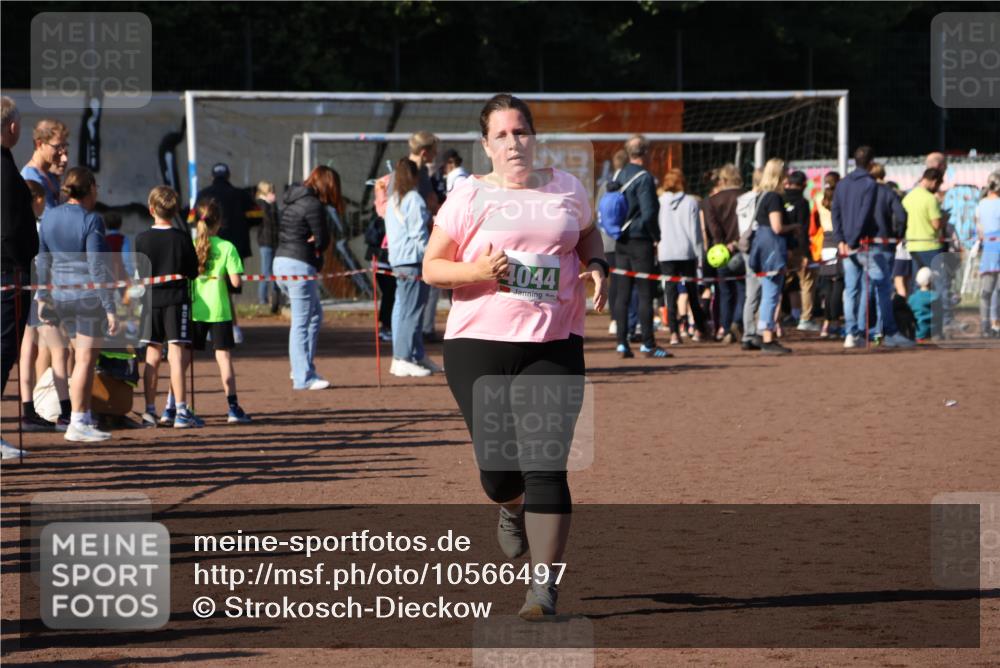 27.09.2026 - 35. Volkslauf durch das schöne Alstertal Strokosch-Dieckow http://msf.ph/oto/10566497 27.09.2026 11:04:20 Ziel 4044 meine-sportfotos.de