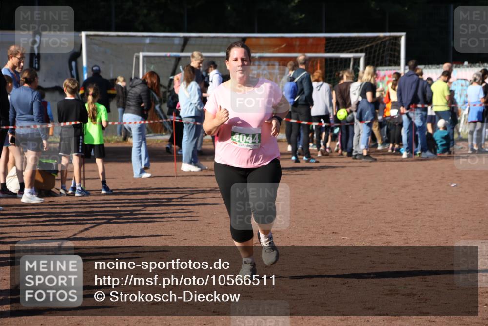 27.09.2026 - 35. Volkslauf durch das schöne Alstertal Strokosch-Dieckow http://msf.ph/oto/10566511 27.09.2026 11:04:20 Ziel 4044 meine-sportfotos.de