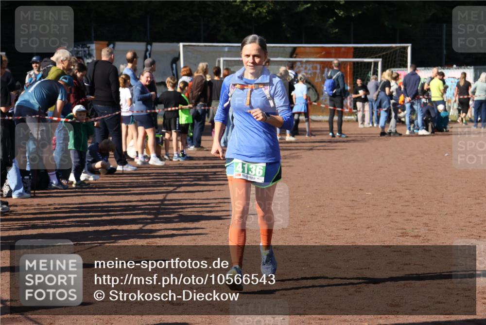 27.09.2026 - 35. Volkslauf durch das schöne Alstertal Strokosch-Dieckow http://msf.ph/oto/10566543 27.09.2026 11:03:53 Ziel 4136 meine-sportfotos.de