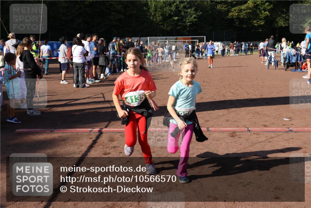 27.09.2026 - 35. Volkslauf durch das schöne Alstertal Strokosch-Dieckow http://msf.ph/oto/10566570 27.09.2026 11:03:47 Ziel 4135, 4136, 4212, 4950 meine-sportfotos.de