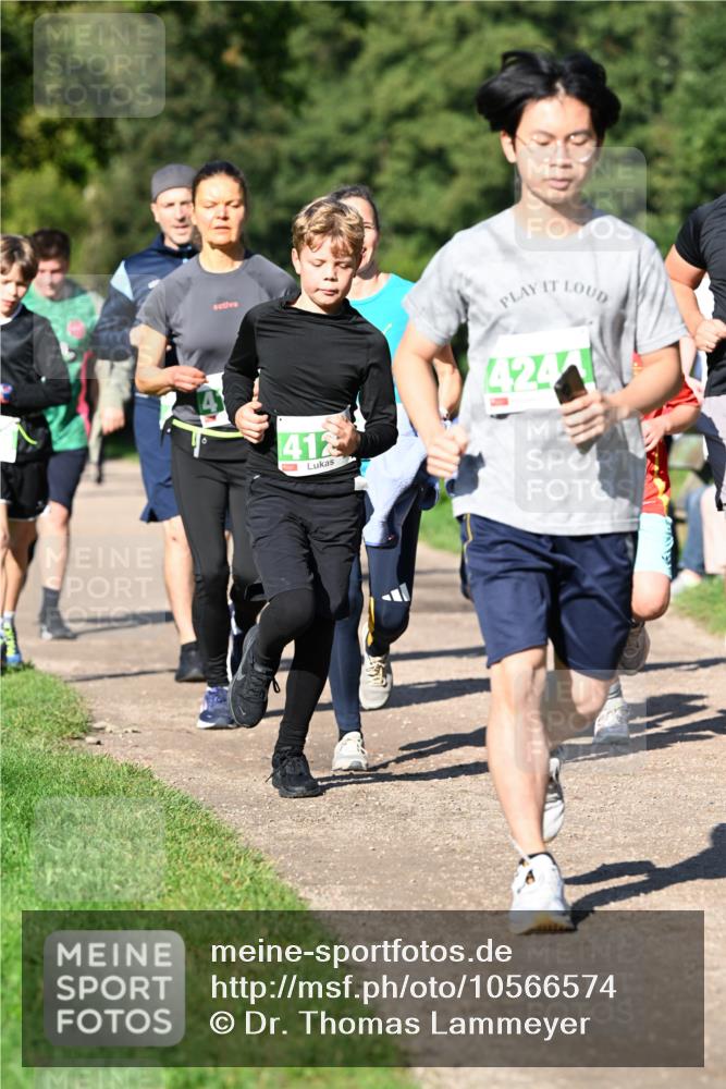 27.09.2026 - 35. Volkslauf durch das schöne Alstertal Dr. Thomas Lammeyer http://msf.ph/oto/10566574 27.09.2026 10:40:40 Laufen 412, 424 meine-sportfotos.de