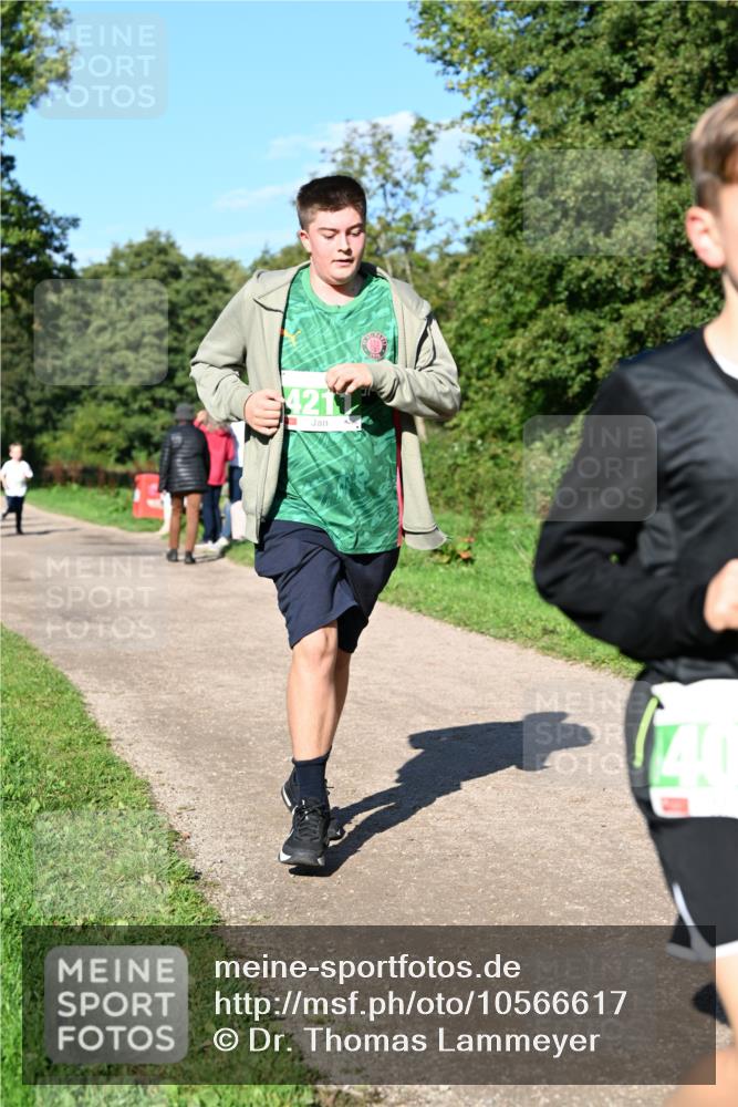 27.09.2026 - 35. Volkslauf durch das schöne Alstertal Dr. Thomas Lammeyer http://msf.ph/oto/10566617 27.09.2026 10:40:46 Laufen 421, 40 meine-sportfotos.de