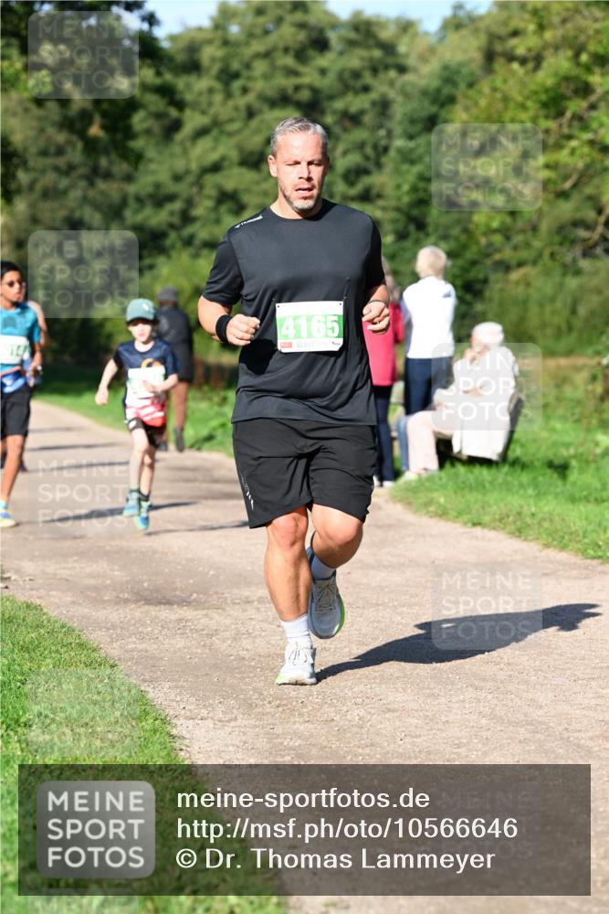 27.09.2026 - 35. Volkslauf durch das schöne Alstertal Dr. Thomas Lammeyer http://msf.ph/oto/10566646 27.09.2026 10:40:54 Laufen 4165 meine-sportfotos.de