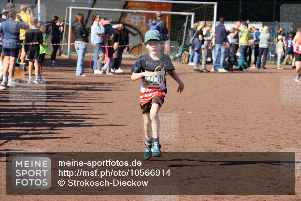 27.09.2026 - 35. Volkslauf durch das schöne Alstertal Strokosch-Dieckow http://msf.ph/oto/10566914 27.09.2026 11:02:52 Ziel 4060 meine-sportfotos.de
