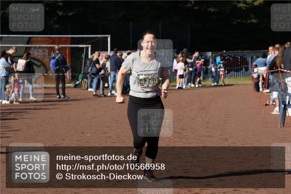 27.09.2026 - 35. Volkslauf durch das schöne Alstertal Strokosch-Dieckow http://msf.ph/oto/10566958 27.09.2026 11:02:38 Ziel 4240 meine-sportfotos.de