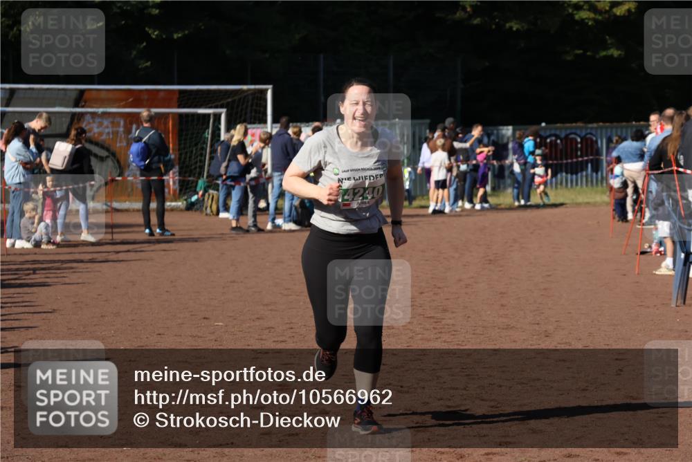 27.09.2026 - 35. Volkslauf durch das schöne Alstertal Strokosch-Dieckow http://msf.ph/oto/10566962 27.09.2026 11:02:38 Ziel 4240 meine-sportfotos.de