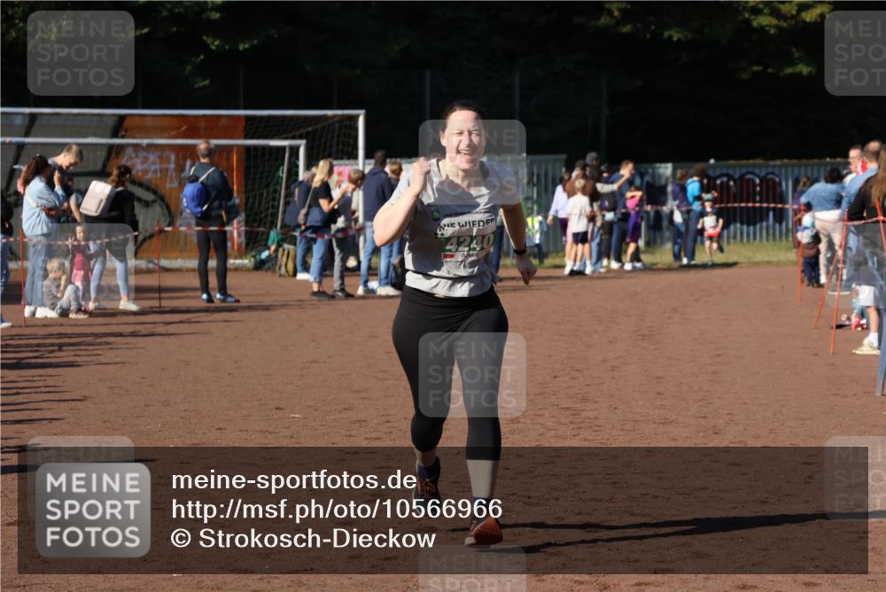 27.09.2026 - 35. Volkslauf durch das schöne Alstertal Strokosch-Dieckow http://msf.ph/oto/10566966 27.09.2026 11:02:38 Ziel 4240 meine-sportfotos.de