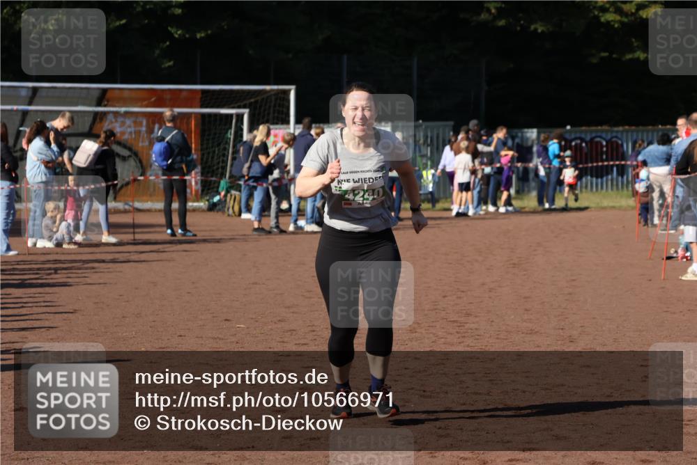 27.09.2026 - 35. Volkslauf durch das schöne Alstertal Strokosch-Dieckow http://msf.ph/oto/10566971 27.09.2026 11:02:38 Ziel 4240 meine-sportfotos.de