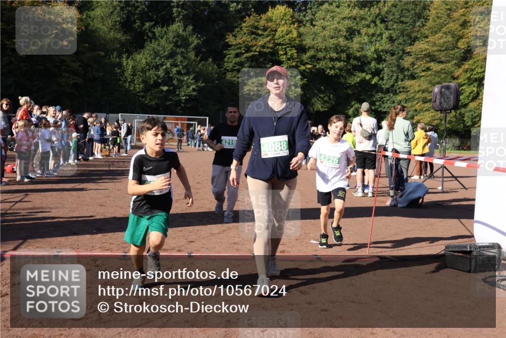 27.09.2026 - 35. Volkslauf durch das schöne Alstertal Strokosch-Dieckow http://msf.ph/oto/10567024 27.09.2026 11:02:24 Ziel 4088, 4218, 4219, 4226, 4238 meine-sportfotos.de