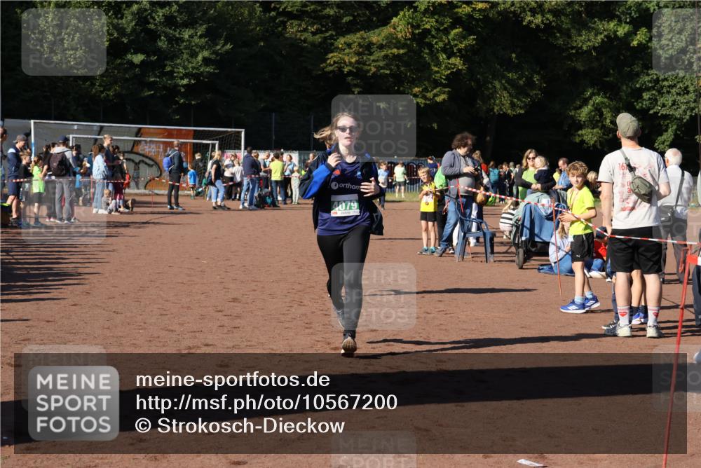 27.09.2026 - 35. Volkslauf durch das schöne Alstertal Strokosch-Dieckow http://msf.ph/oto/10567200 27.09.2026 11:01:50 Ziel 4021, 4079, 4096, 4114, 4211 meine-sportfotos.de