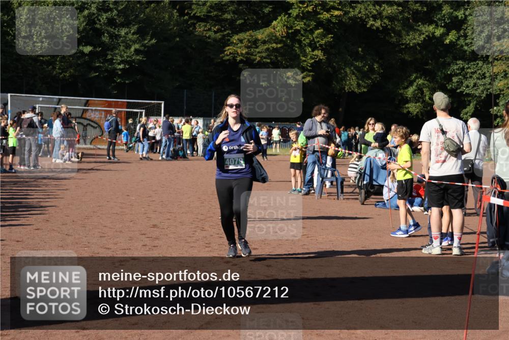 27.09.2026 - 35. Volkslauf durch das schöne Alstertal Strokosch-Dieckow http://msf.ph/oto/10567212 27.09.2026 11:01:50 Ziel 4021, 4079, 4096, 4114, 4211 meine-sportfotos.de