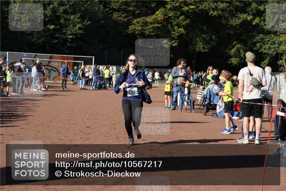 27.09.2026 - 35. Volkslauf durch das schöne Alstertal Strokosch-Dieckow http://msf.ph/oto/10567217 27.09.2026 11:01:50 Ziel 4021, 4079, 4096, 4114, 4211 meine-sportfotos.de