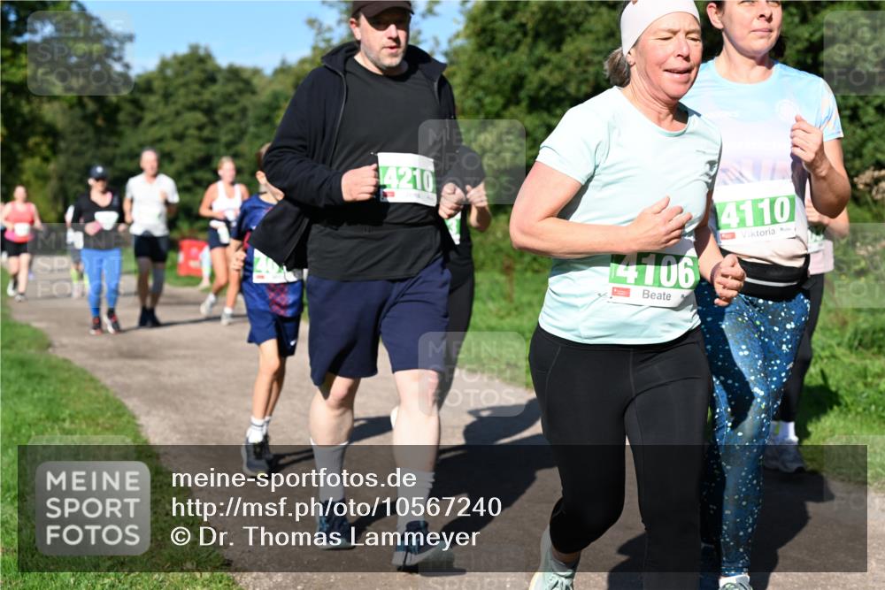 27.09.2026 - 35. Volkslauf durch das schöne Alstertal Dr. Thomas Lammeyer http://msf.ph/oto/10567240 27.09.2026 10:42:18 Laufen 4210, 4106, 4110 meine-sportfotos.de