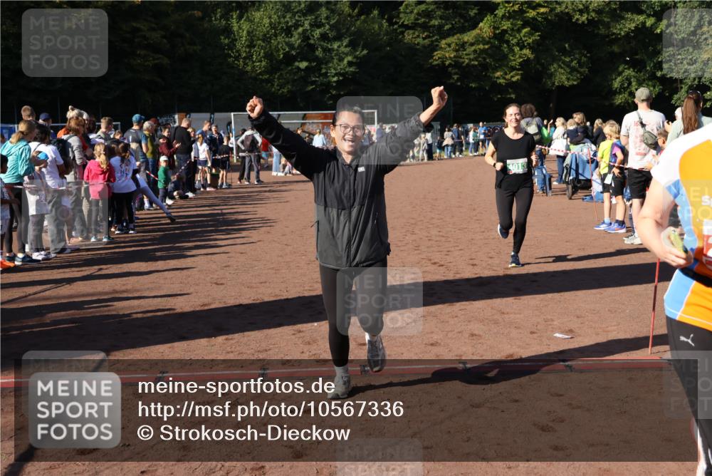 27.09.2026 - 35. Volkslauf durch das schöne Alstertal Strokosch-Dieckow http://msf.ph/oto/10567336 27.09.2026 11:01:19 Ziel 4013, 4173 meine-sportfotos.de