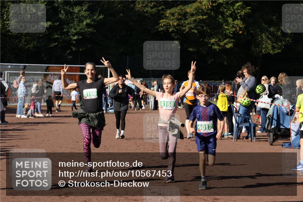 27.09.2026 - 35. Volkslauf durch das schöne Alstertal Strokosch-Dieckow http://msf.ph/oto/10567453 27.09.2026 11:01:13 Ziel 4012, 4013, 4166, 4167, 4168, 4173 meine-sportfotos.de