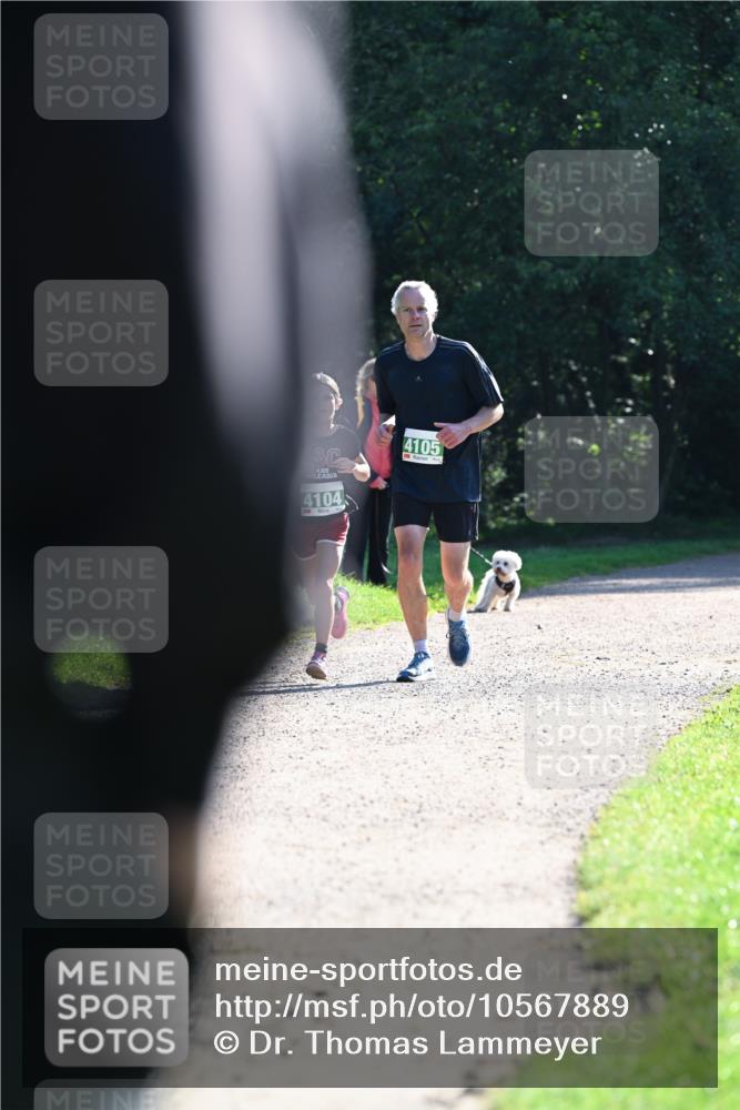 27.09.2026 - 34. Volkslauf durch das schöne Alstertal Dr. Thomas Lammeyer http://msf.ph/oto/10567889 27.09.2026 10:49:16 Laufen 4104, 4105 meine-sportfotos.de
