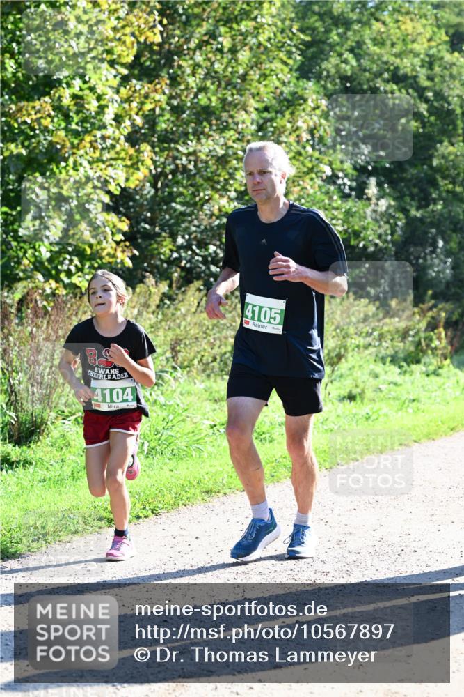 27.09.2026 - 35. Volkslauf durch das schöne Alstertal Dr. Thomas Lammeyer http://msf.ph/oto/10567897 27.09.2026 10:49:20 Laufen 4104, 4105 meine-sportfotos.de
