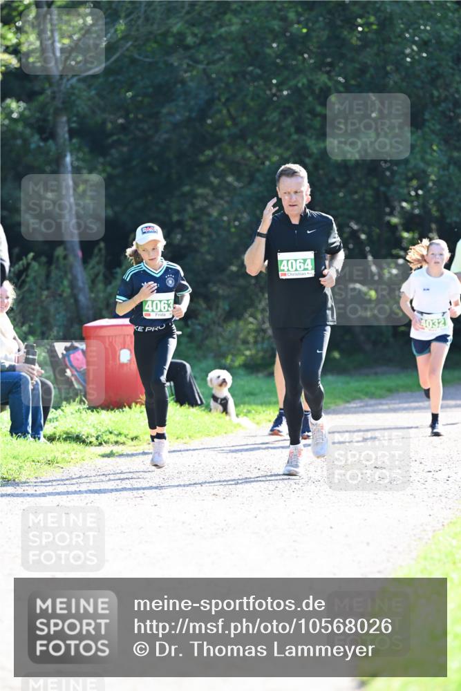 27.09.2026 - 35. Volkslauf durch das schöne Alstertal Dr. Thomas Lammeyer http://msf.ph/oto/10568026 27.09.2026 10:50:26 Laufen 4063, 4064, 4032 meine-sportfotos.de