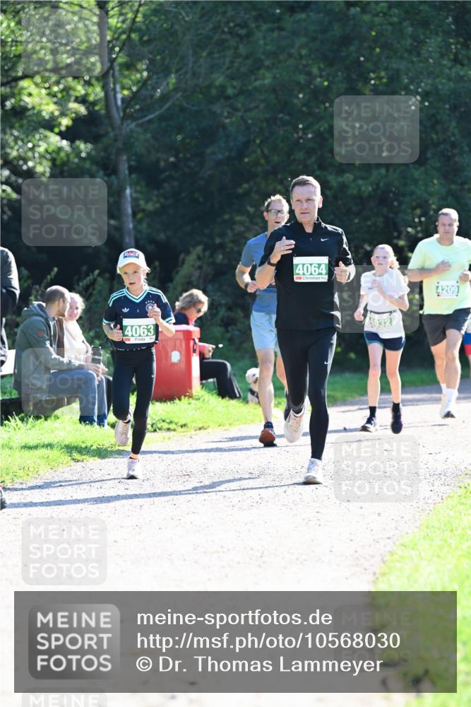 27.09.2026 - 35. Volkslauf durch das schöne Alstertal Dr. Thomas Lammeyer http://msf.ph/oto/10568030 27.09.2026 10:50:27 Laufen 4063, 4064, 032, 4209 meine-sportfotos.de