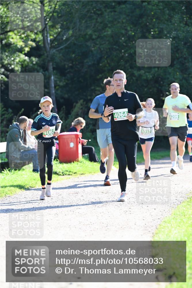 27.09.2026 - 35. Volkslauf durch das schöne Alstertal Dr. Thomas Lammeyer http://msf.ph/oto/10568033 27.09.2026 10:50:28 Laufen 4063, 4064, 4032 meine-sportfotos.de