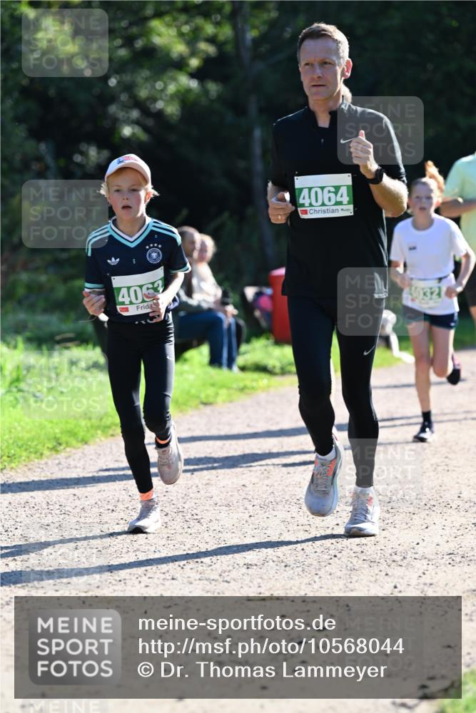 27.09.2026 - 35. Volkslauf durch das schöne Alstertal Dr. Thomas Lammeyer http://msf.ph/oto/10568044 27.09.2026 10:50:30 Laufen 4063, 4064, 690327 meine-sportfotos.de