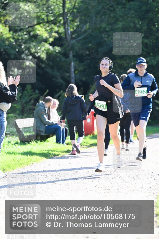 27.09.2026 - 35. Volkslauf durch das schöne Alstertal Dr. Thomas Lammeyer http://msf.ph/oto/10568175 27.09.2026 10:51:12 Laufen 4227, 4232 meine-sportfotos.de