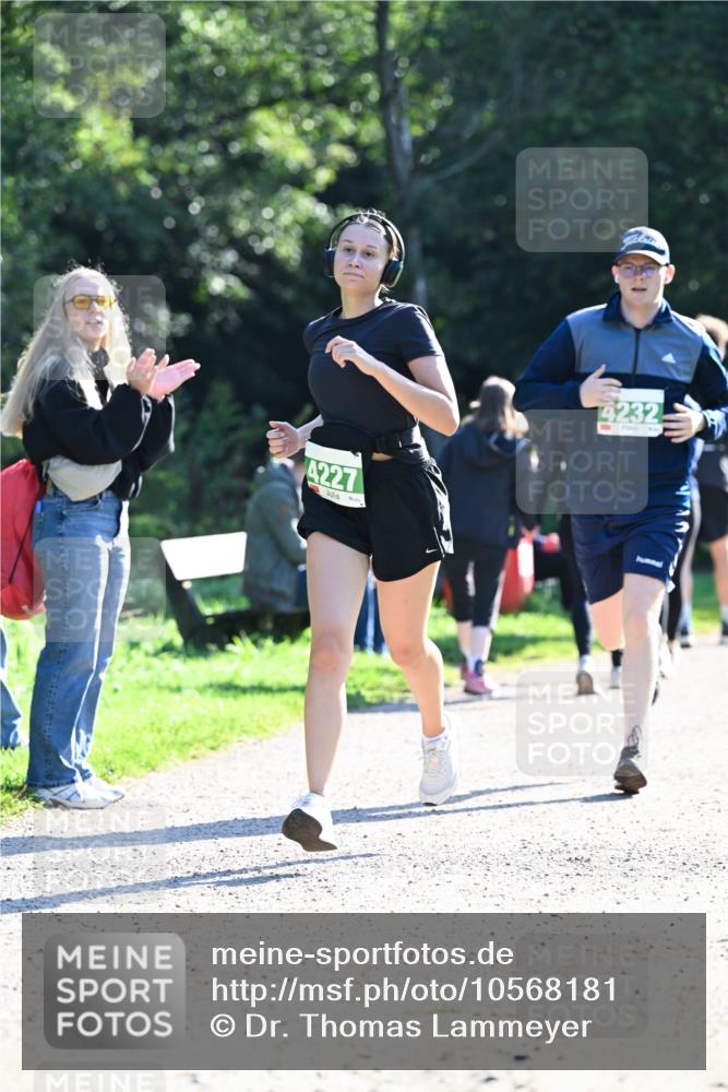 27.09.2026 - 35. Volkslauf durch das schöne Alstertal Dr. Thomas Lammeyer http://msf.ph/oto/10568181 27.09.2026 10:51:13 Laufen 4232, 4227 meine-sportfotos.de