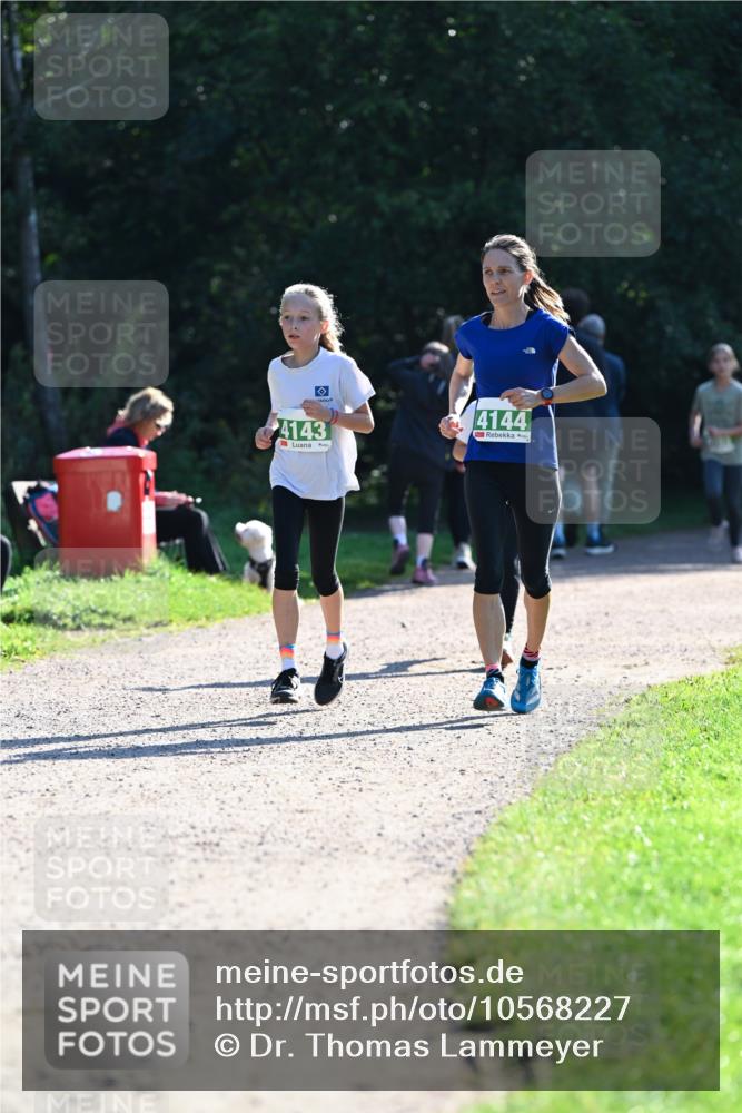 27.09.2026 - 35. Volkslauf durch das schöne Alstertal Dr. Thomas Lammeyer http://msf.ph/oto/10568227 27.09.2026 10:51:23 Laufen 4143, 4144 meine-sportfotos.de