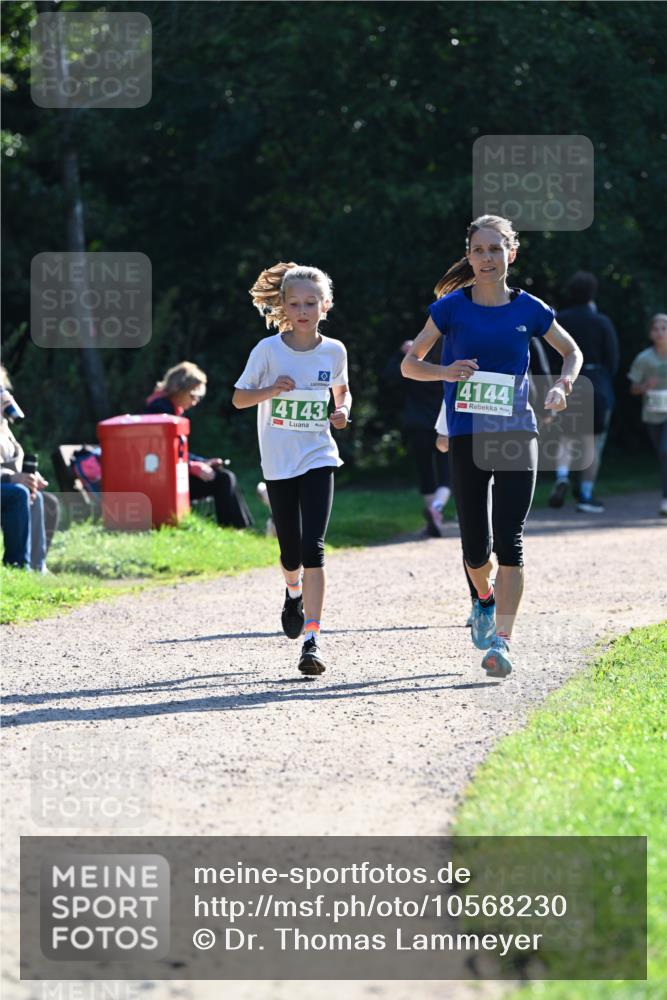 27.09.2026 - 35. Volkslauf durch das schöne Alstertal Dr. Thomas Lammeyer http://msf.ph/oto/10568230 27.09.2026 10:51:23 Laufen 4143, 4144 meine-sportfotos.de