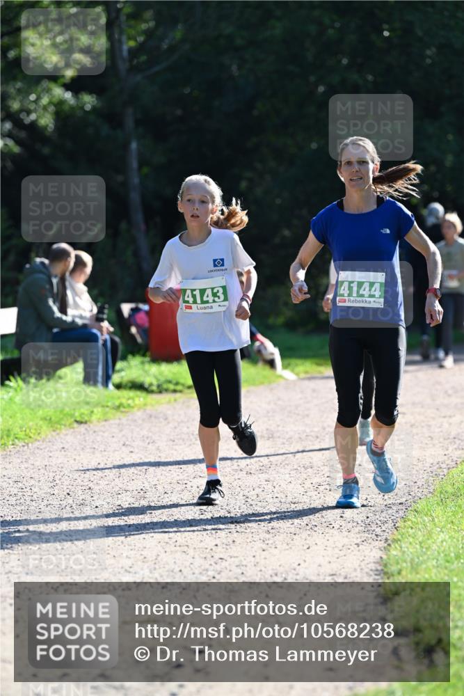 27.09.2026 - 35. Volkslauf durch das schöne Alstertal Dr. Thomas Lammeyer http://msf.ph/oto/10568238 27.09.2026 10:51:24 Laufen 4143, 4144 meine-sportfotos.de