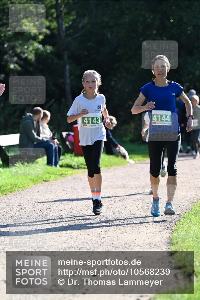 27.09.2026 - 35. Volkslauf durch das schöne Alstertal Dr. Thomas Lammeyer http://msf.ph/oto/10568239 27.09.2026 10:51:24 Laufen 4143, 4144 meine-sportfotos.de