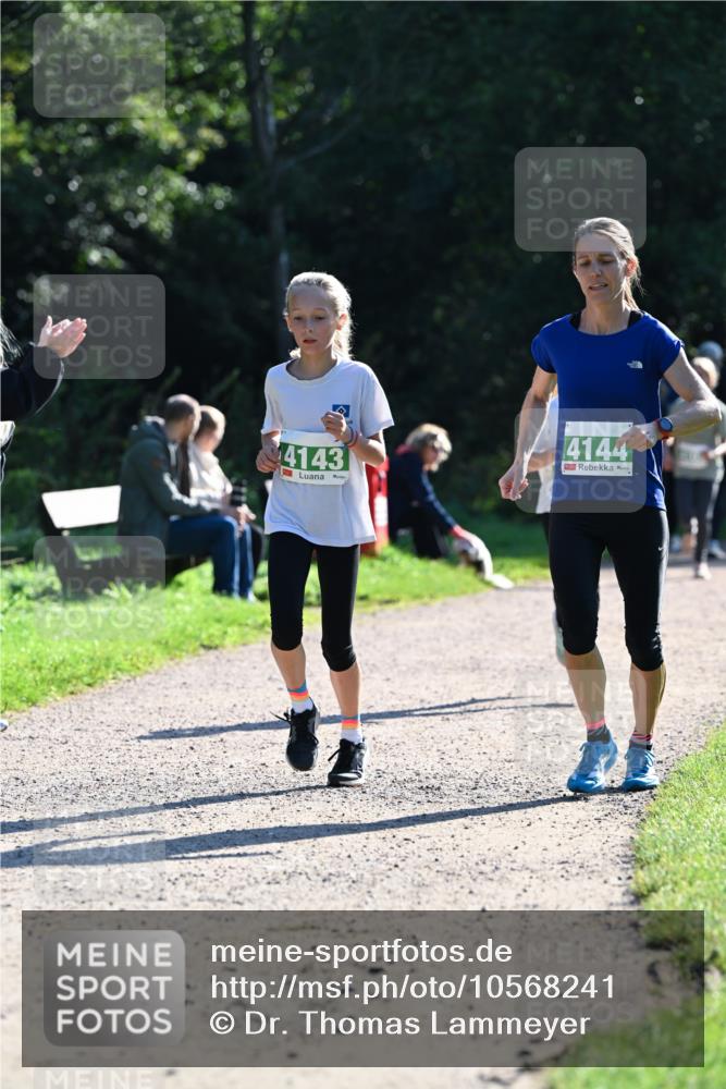 27.09.2026 - 35. Volkslauf durch das schöne Alstertal Dr. Thomas Lammeyer http://msf.ph/oto/10568241 27.09.2026 10:51:25 Laufen 4143, 4144 meine-sportfotos.de