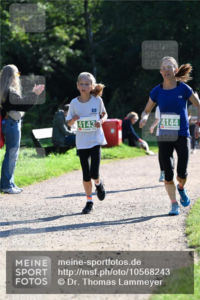 27.09.2026 - 35. Volkslauf durch das schöne Alstertal Dr. Thomas Lammeyer http://msf.ph/oto/10568243 27.09.2026 10:51:25 Laufen 4143, 4144 meine-sportfotos.de
