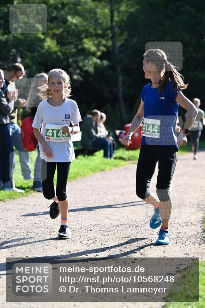 27.09.2026 - 35. Volkslauf durch das schöne Alstertal Dr. Thomas Lammeyer http://msf.ph/oto/10568248 27.09.2026 10:51:26 Laufen 4145, 4144 meine-sportfotos.de