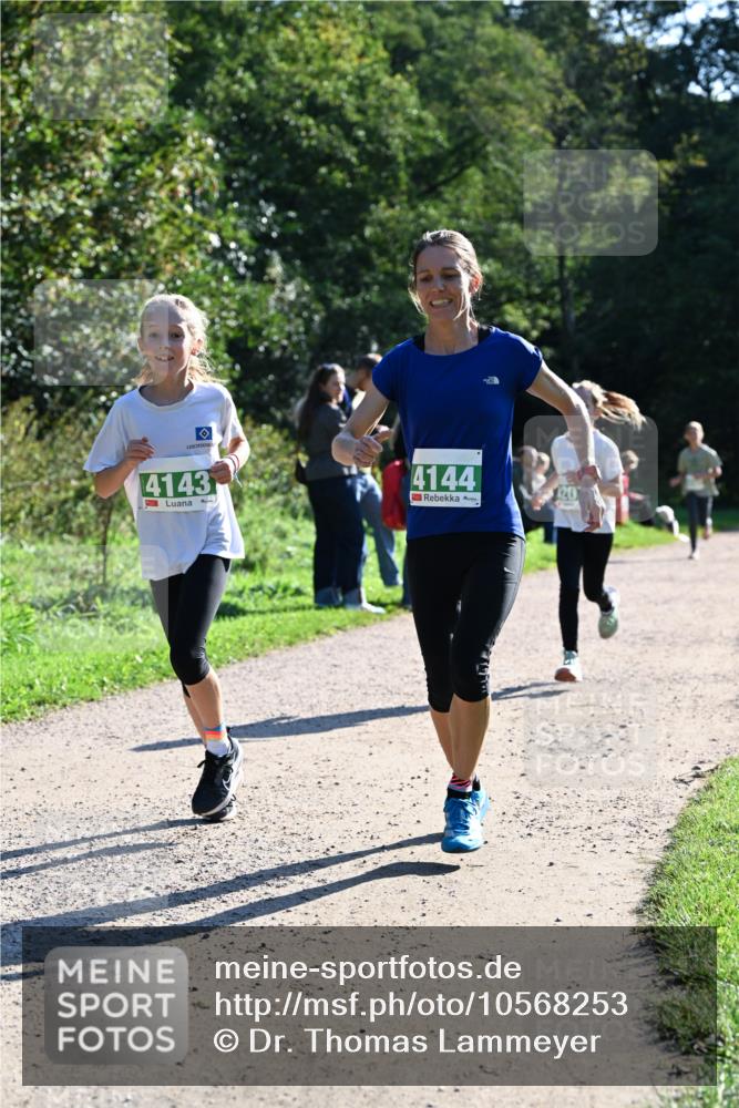 27.09.2026 - 35. Volkslauf durch das schöne Alstertal Dr. Thomas Lammeyer http://msf.ph/oto/10568253 27.09.2026 10:51:27 Laufen 4143, 4144, 120 meine-sportfotos.de