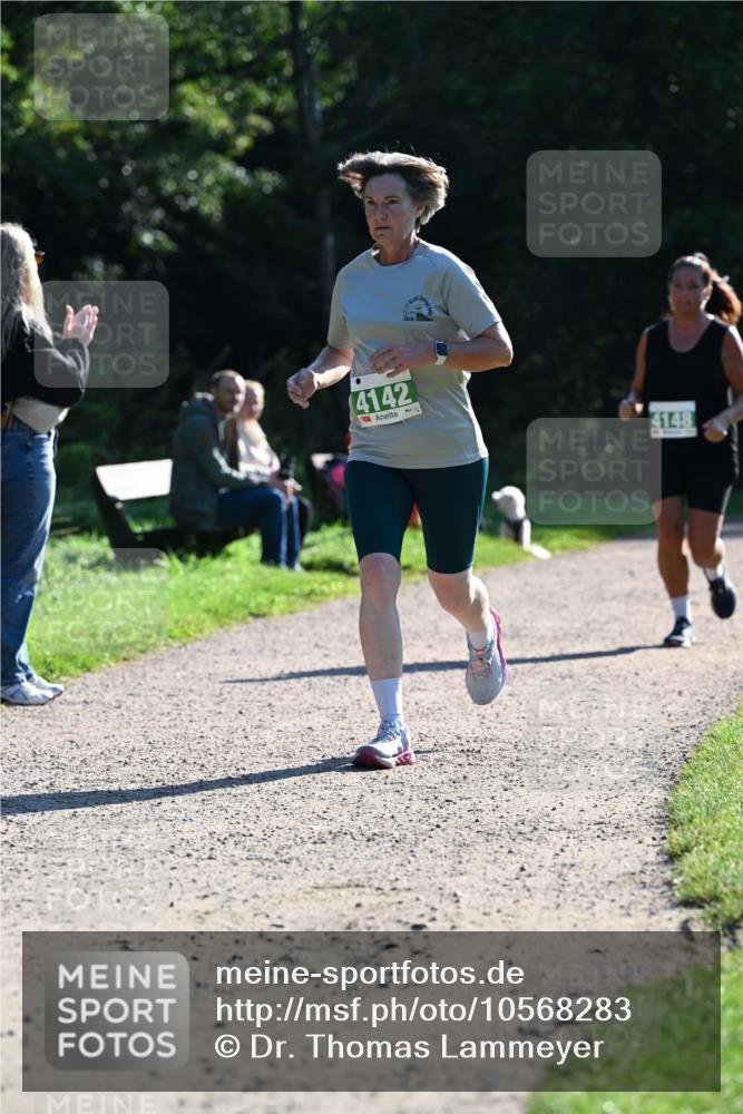 27.09.2026 - 35. Volkslauf durch das schöne Alstertal Dr. Thomas Lammeyer http://msf.ph/oto/10568283 27.09.2026 10:51:35 Laufen 4142, 4148 meine-sportfotos.de