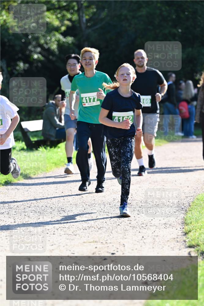27.09.2026 - 35. Volkslauf durch das schöne Alstertal Dr. Thomas Lammeyer http://msf.ph/oto/10568404 27.09.2026 10:52:38 Laufen 4177, 3, 4162, 169 meine-sportfotos.de