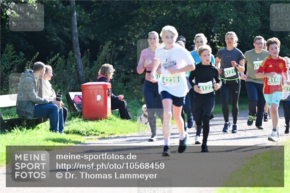 27.09.2026 - 35. Volkslauf durch das schöne Alstertal Dr. Thomas Lammeyer http://msf.ph/oto/10568459 27.09.2026 10:53:07 Laufen 4239, 4122, 4121, 421, 4140, 21 meine-sportfotos.de