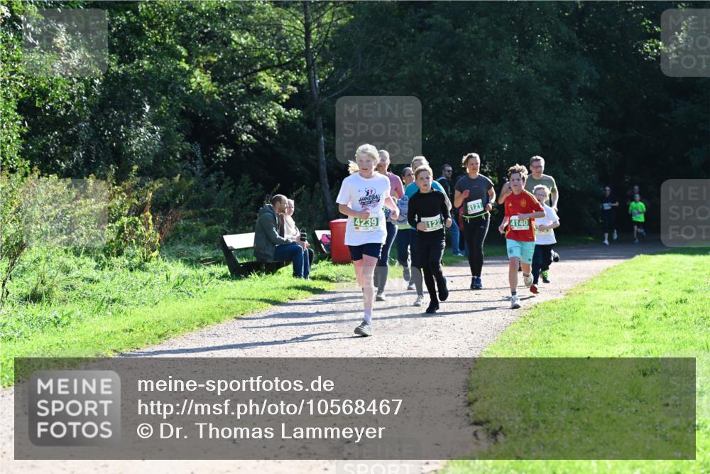 27.09.2026 - 35. Volkslauf durch das schöne Alstertal Dr. Thomas Lammeyer http://msf.ph/oto/10568467 27.09.2026 10:53:08 Laufen 4239, 4121, 122, 4140 meine-sportfotos.de