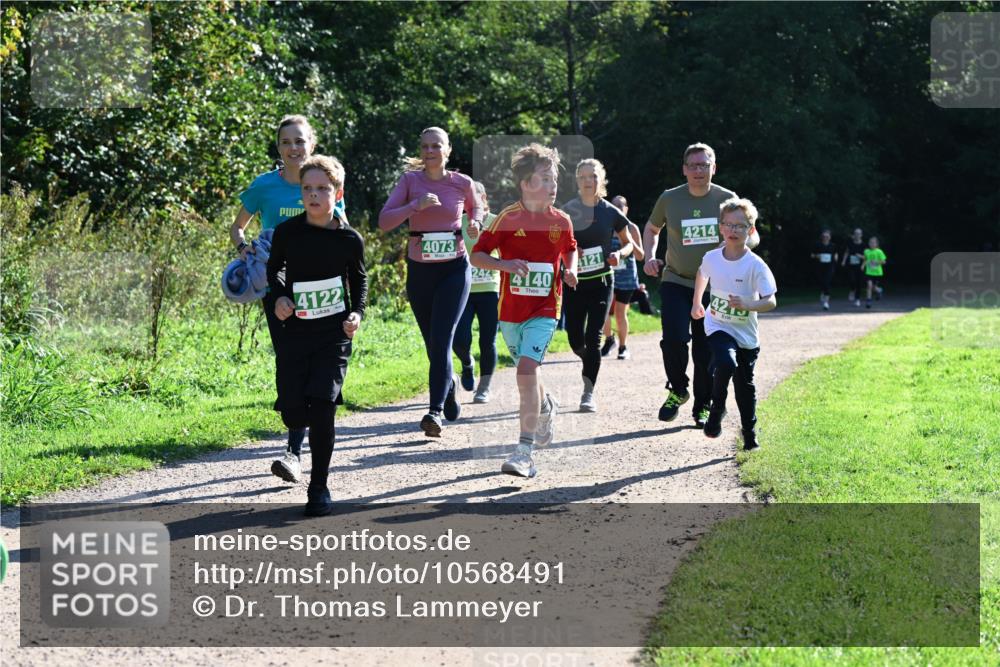 27.09.2026 - 35. Volkslauf durch das schöne Alstertal Dr. Thomas Lammeyer http://msf.ph/oto/10568491 27.09.2026 10:53:12 Laufen 4122, 4073, 2424140, 4121, 4214 meine-sportfotos.de