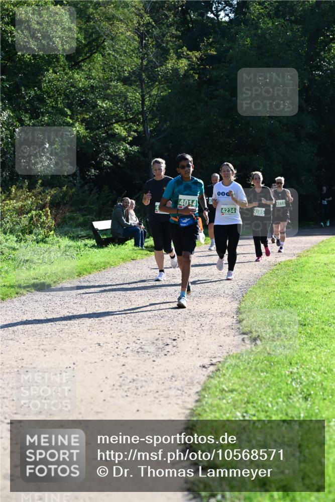 27.09.2026 - 35. Volkslauf durch das schöne Alstertal Dr. Thomas Lammeyer http://msf.ph/oto/10568571 27.09.2026 10:53:48 Laufen 4014, 00, 4234, 4111, 4185 meine-sportfotos.de
