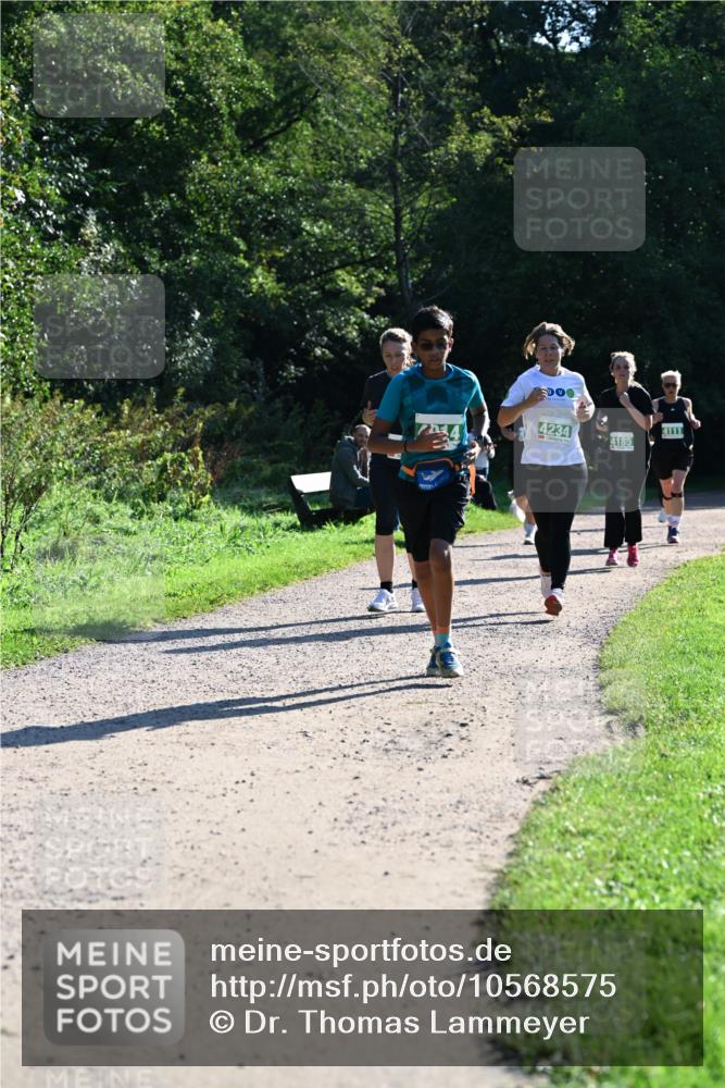 27.09.2026 - 35. Volkslauf durch das schöne Alstertal Dr. Thomas Lammeyer http://msf.ph/oto/10568575 27.09.2026 10:53:48 Laufen 24, 4234, 4111, 4185 meine-sportfotos.de