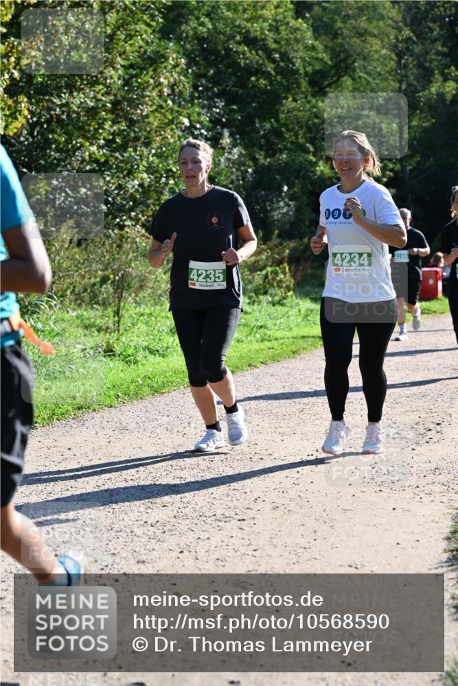 27.09.2026 - 35. Volkslauf durch das schöne Alstertal Dr. Thomas Lammeyer http://msf.ph/oto/10568590 27.09.2026 10:53:51 Laufen 4235, 096, 4234, 4165 meine-sportfotos.de