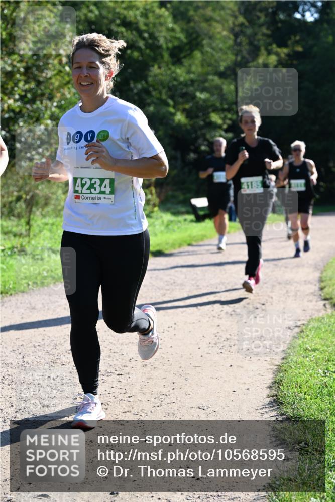 27.09.2026 - 35. Volkslauf durch das schöne Alstertal Dr. Thomas Lammeyer http://msf.ph/oto/10568595 27.09.2026 10:53:52 Laufen 1900, 4234, 4185 meine-sportfotos.de