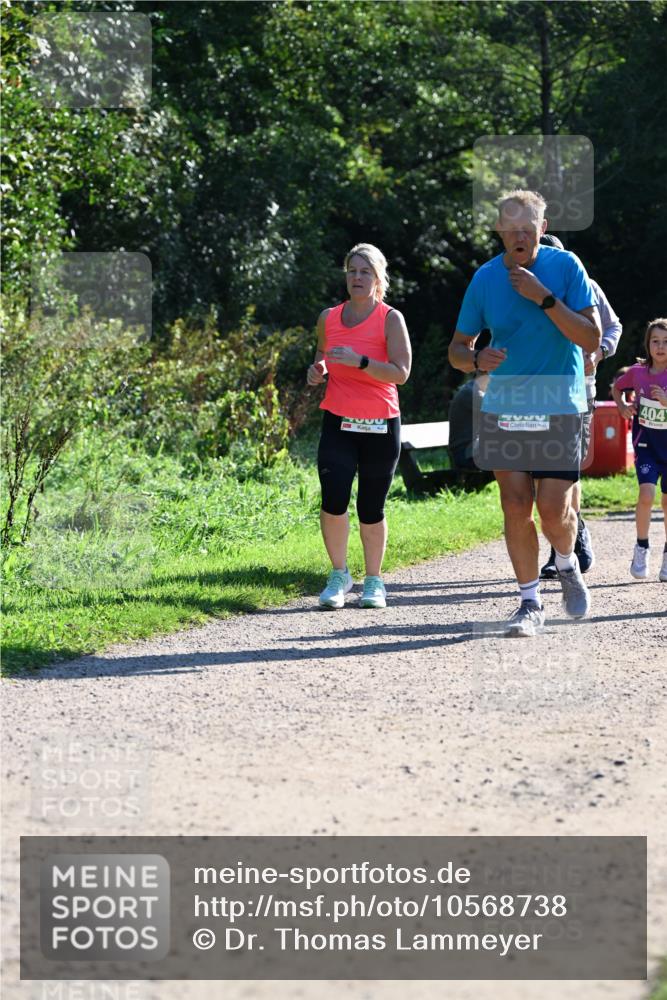 27.09.2026 - 35. Volkslauf durch das schöne Alstertal Dr. Thomas Lammeyer http://msf.ph/oto/10568738 27.09.2026 10:54:33 Laufen 377, 5536, 404 meine-sportfotos.de