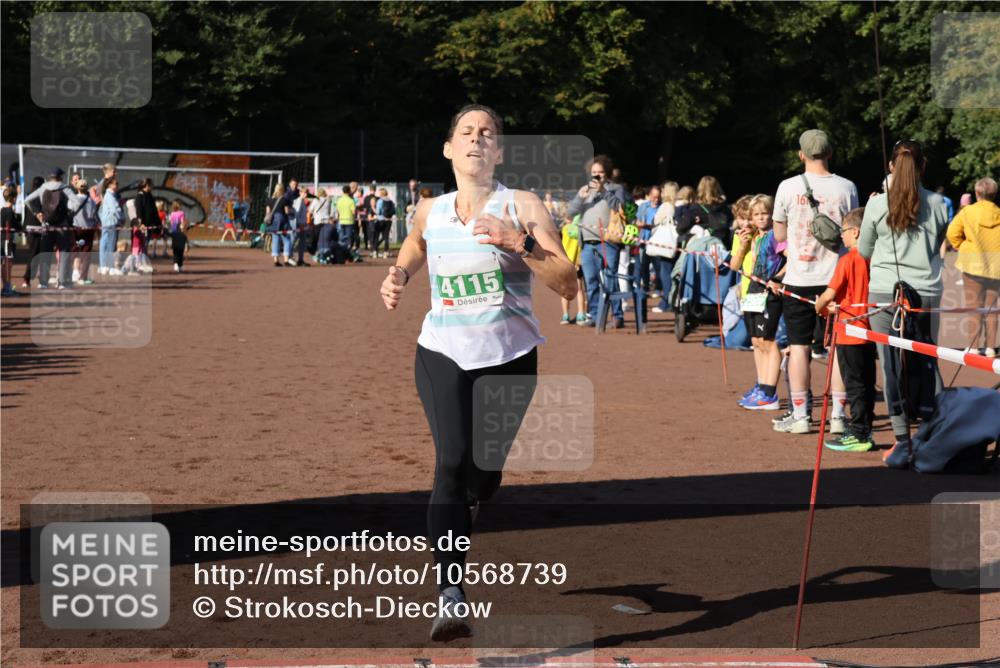 27.09.2026 - 35. Volkslauf durch das schöne Alstertal Strokosch-Dieckow http://msf.ph/oto/10568739 27.09.2026 11:01:02 Ziel 4042, 4115 meine-sportfotos.de