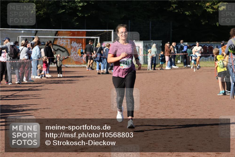 27.09.2026 - 35. Volkslauf durch das schöne Alstertal Strokosch-Dieckow http://msf.ph/oto/10568803 27.09.2026 11:00:44 Ziel 4216 meine-sportfotos.de