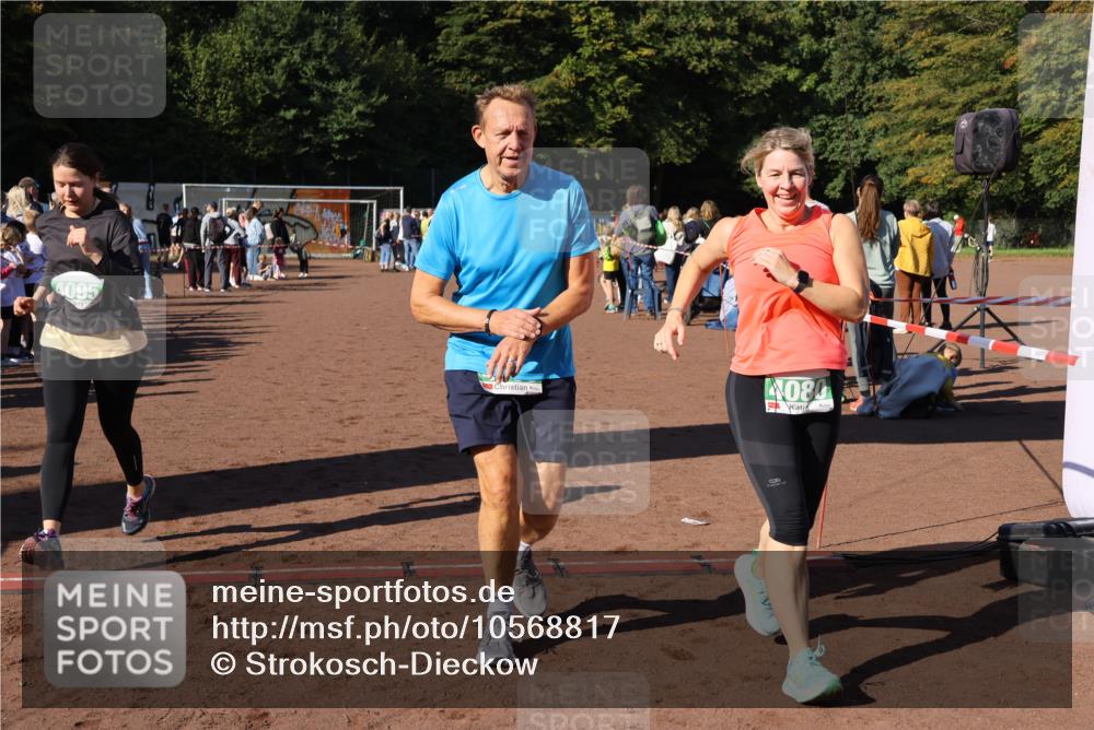 27.09.2026 - 35. Volkslauf durch das schöne Alstertal Strokosch-Dieckow http://msf.ph/oto/10568817 27.09.2026 11:00:31 Ziel 4041, 4080, 4093, 4095 meine-sportfotos.de
