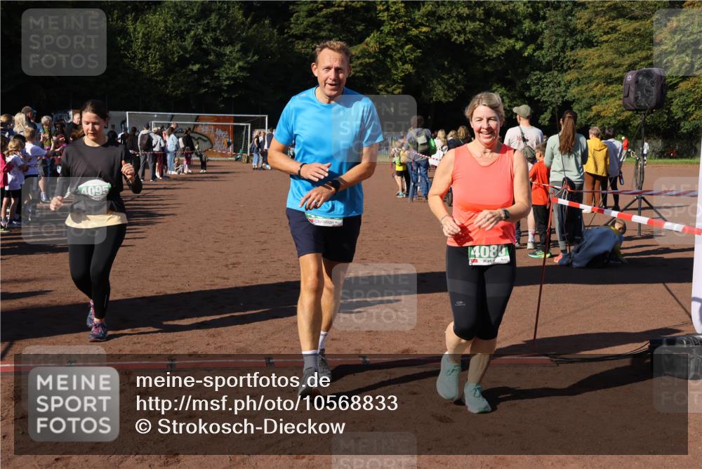 27.09.2026 - 35. Volkslauf durch das schöne Alstertal Strokosch-Dieckow http://msf.ph/oto/10568833 27.09.2026 11:00:31 Ziel 4041, 4080, 4093, 4095 meine-sportfotos.de