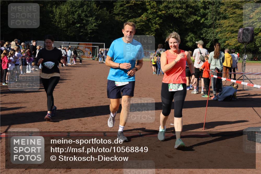 27.09.2026 - 35. Volkslauf durch das schöne Alstertal Strokosch-Dieckow http://msf.ph/oto/10568849 27.09.2026 11:00:31 Ziel 4041, 4080, 4093, 4095 meine-sportfotos.de